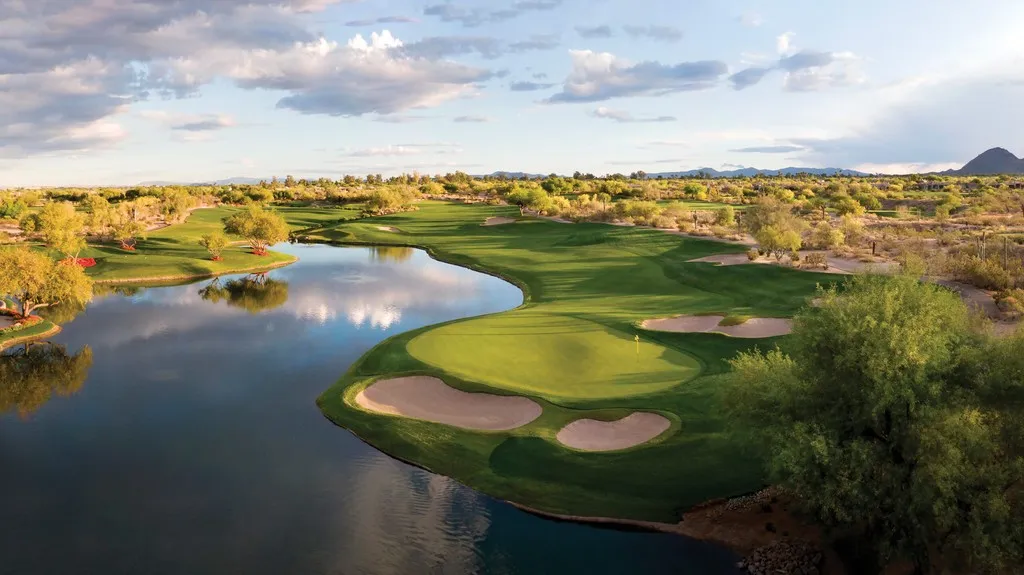 August at Camelback Ambiente